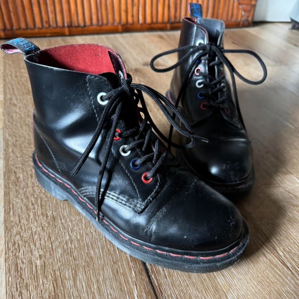 Dr. Martens Core‎ 102 black red white boots size 6